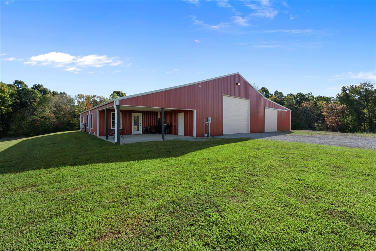 1104 Neafus Road Property Photo 9