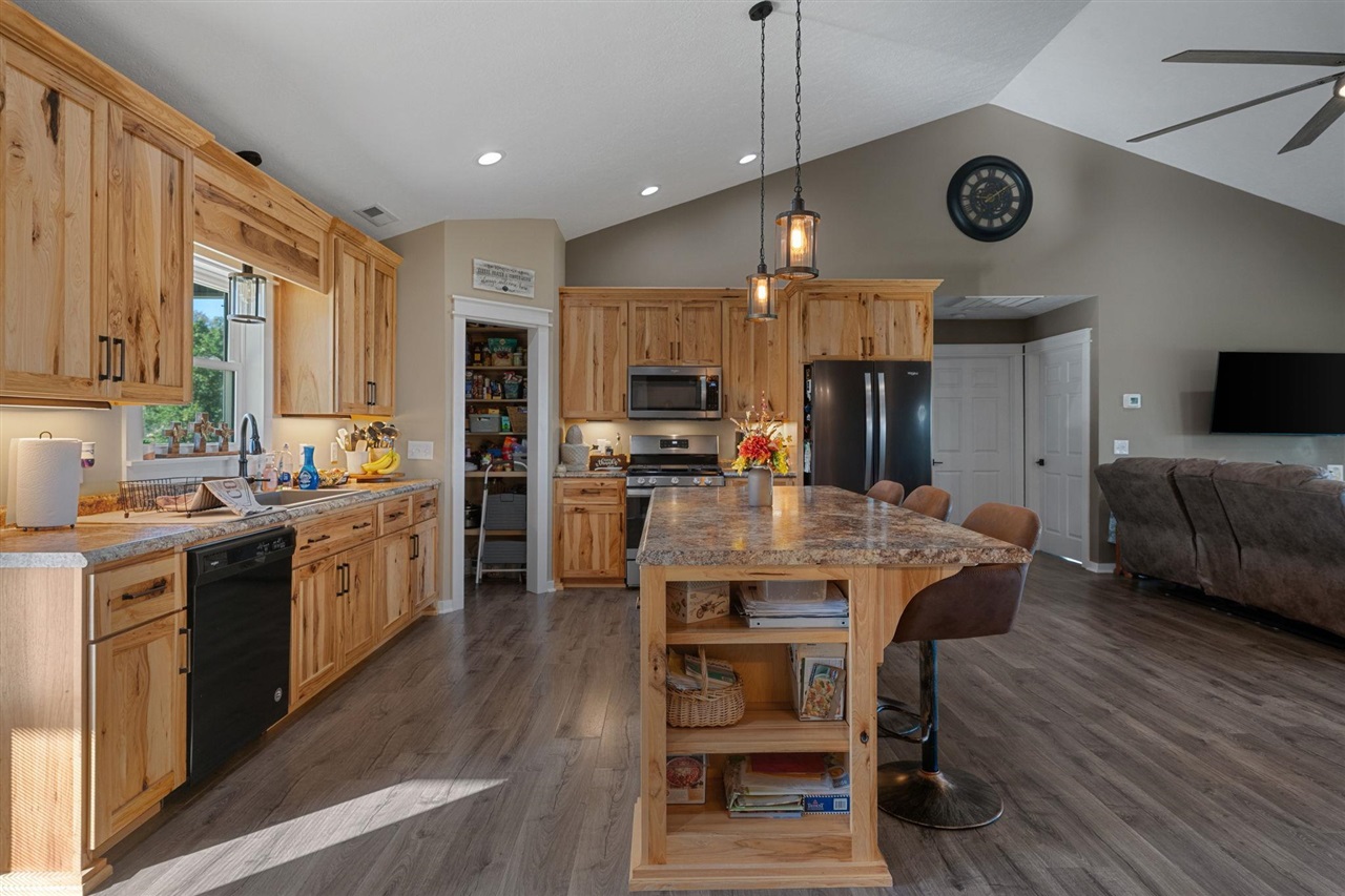 1104 Neafus Road Property Photo 14