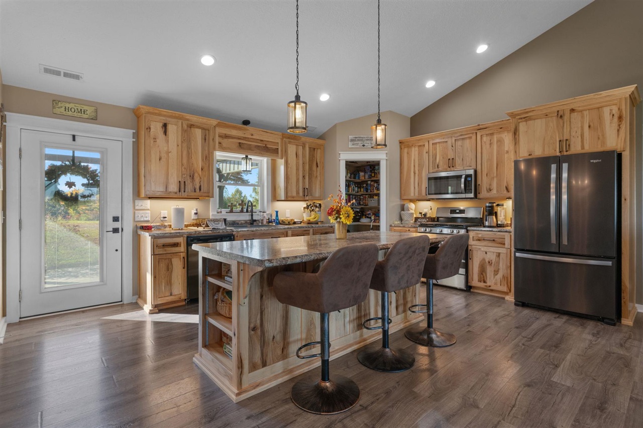 1104 Neafus Road Property Photo 15