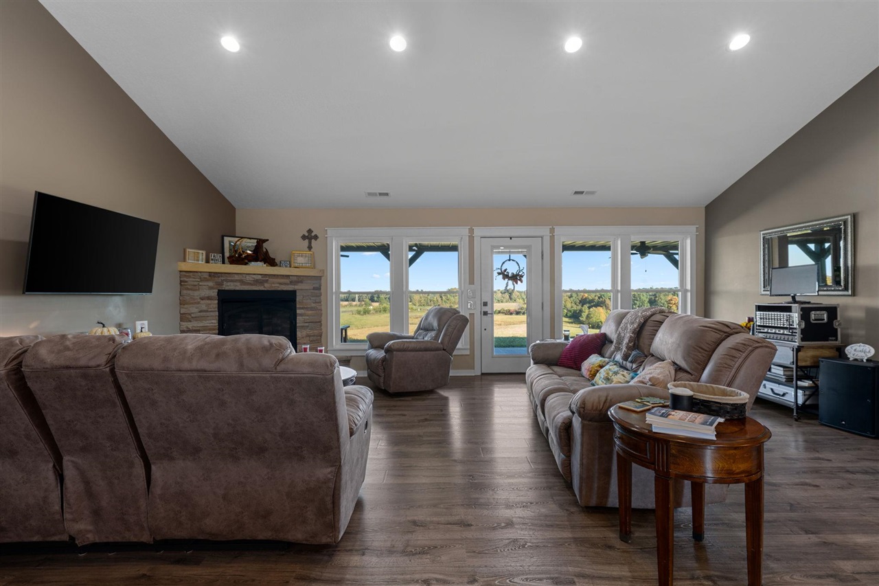 1104 Neafus Road Property Photo 20