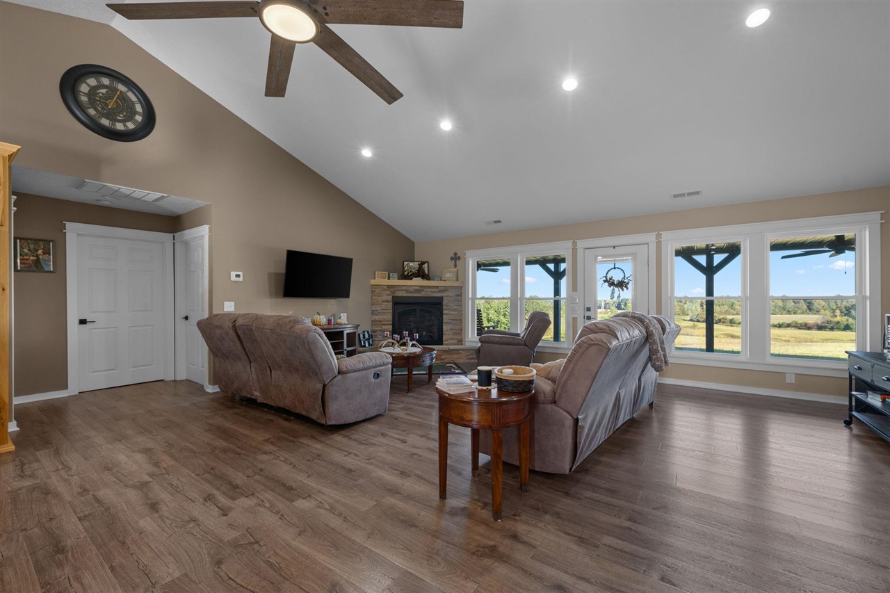 1104 Neafus Road Property Photo 23