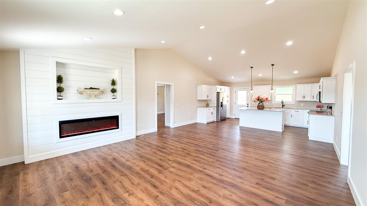 2758 Finney Road Property Photo 4