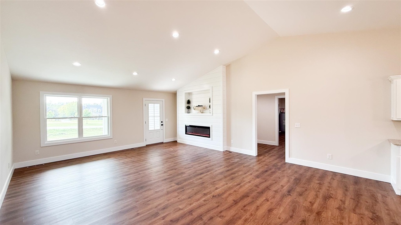 2758 Finney Road Property Photo 6