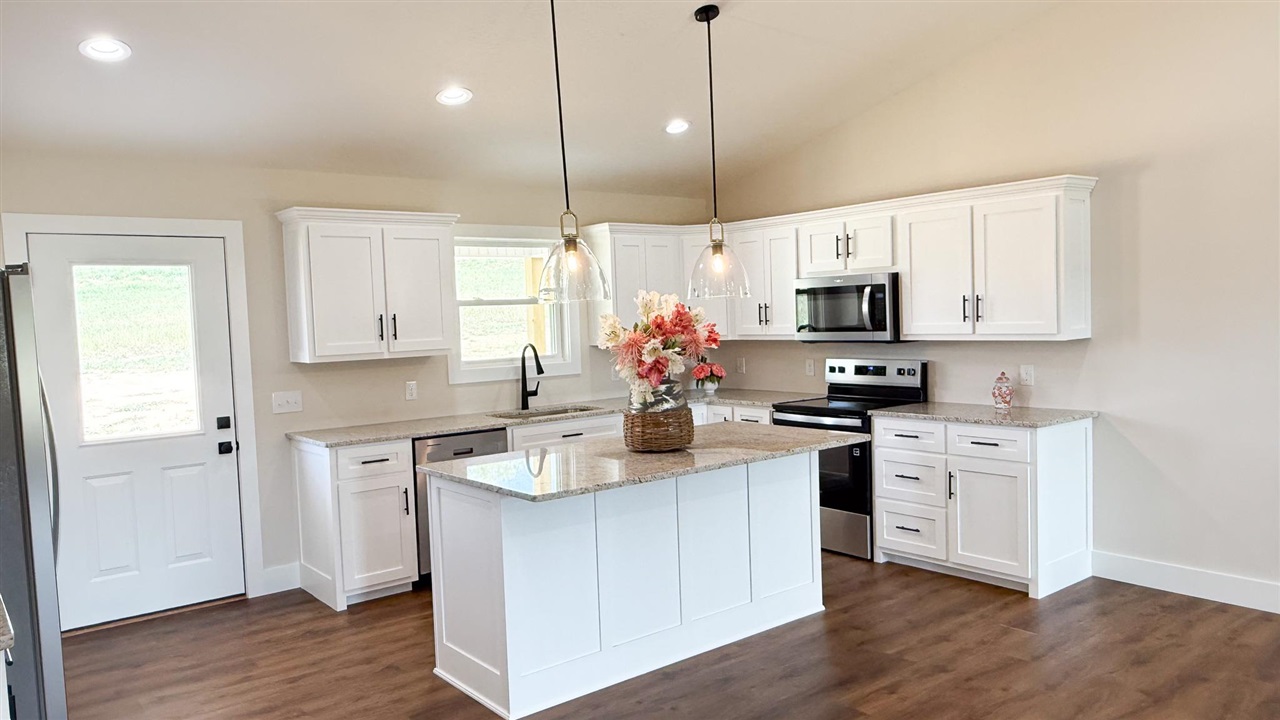 2758 Finney Road Property Photo 8