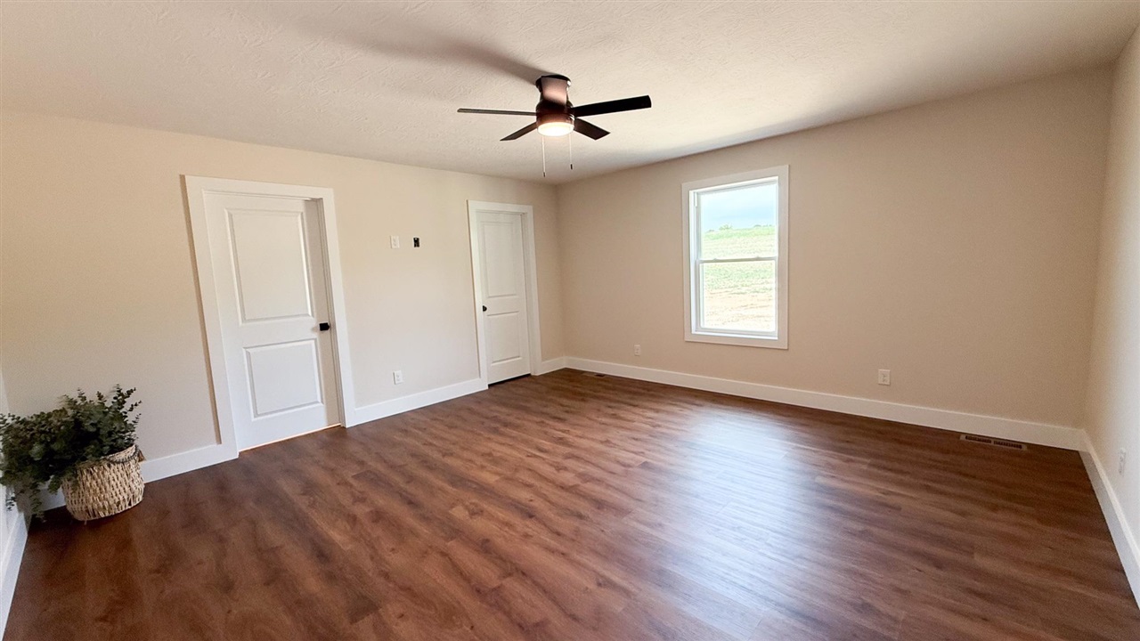 2758 Finney Road Property Photo 11