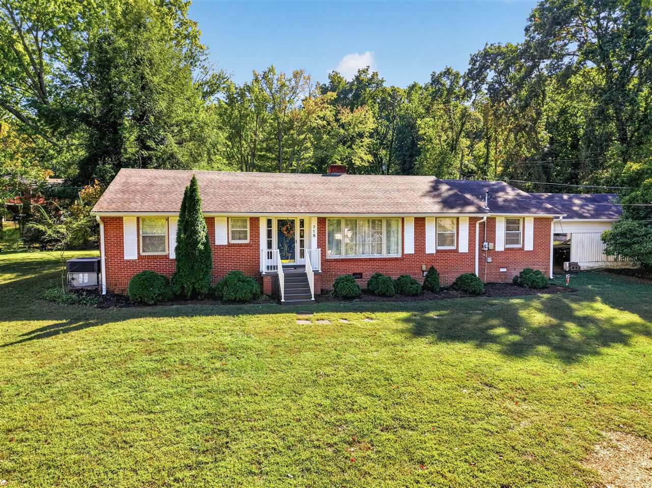 715 Crittenden Circle Property Photo 3