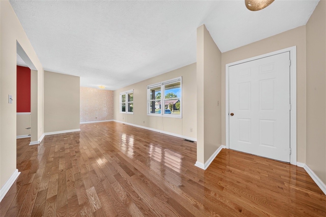 107 Circle Drive Property Photo 2
