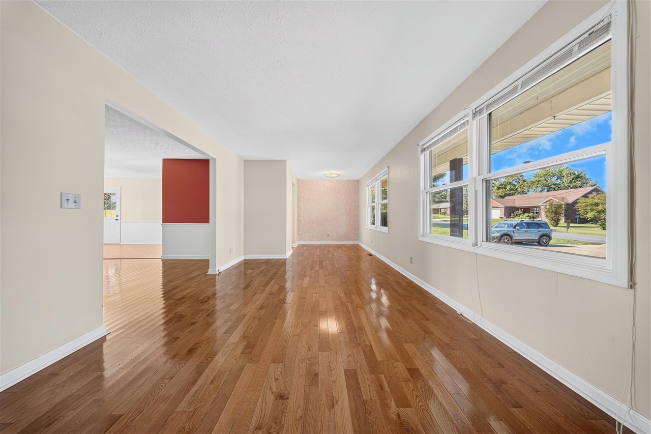 107 Circle Drive Property Photo 3