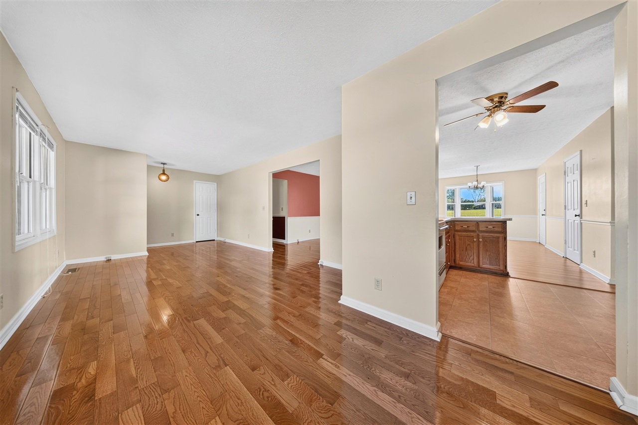 107 Circle Drive Property Photo 4