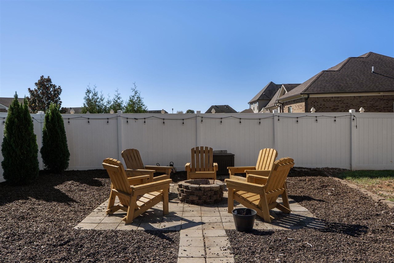 1383 Muirfield Lane Property Photo 3