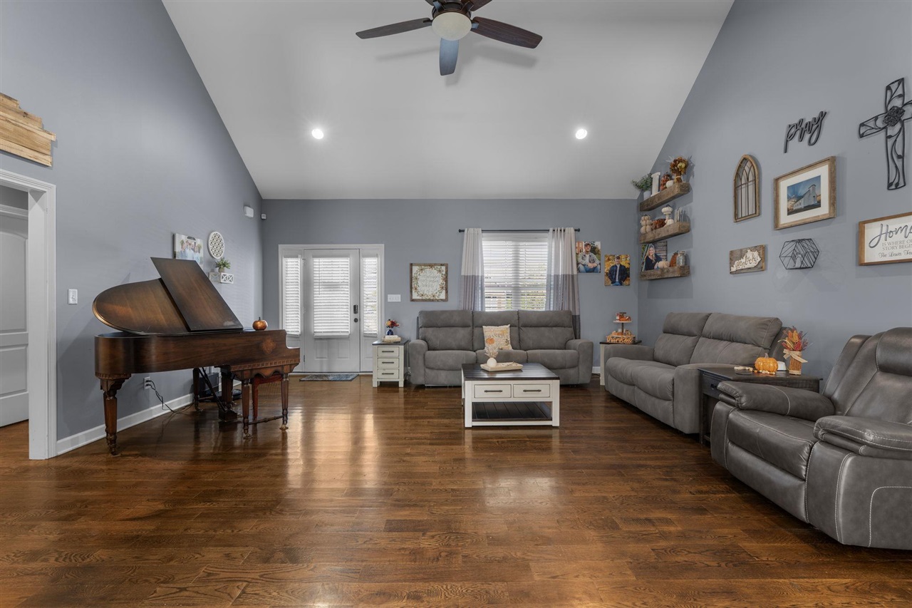 1383 Muirfield Lane Property Photo 4