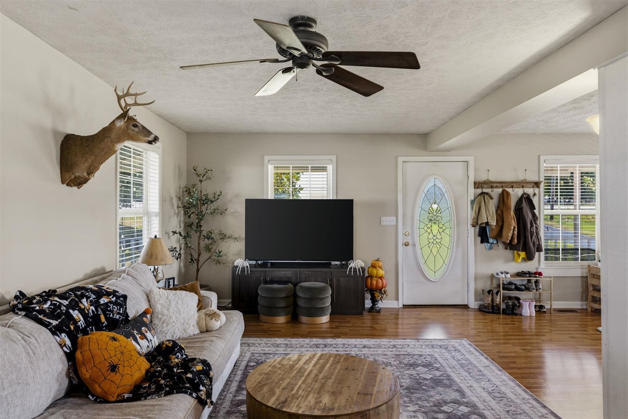 1303 Highway 1545 Property Photo 4