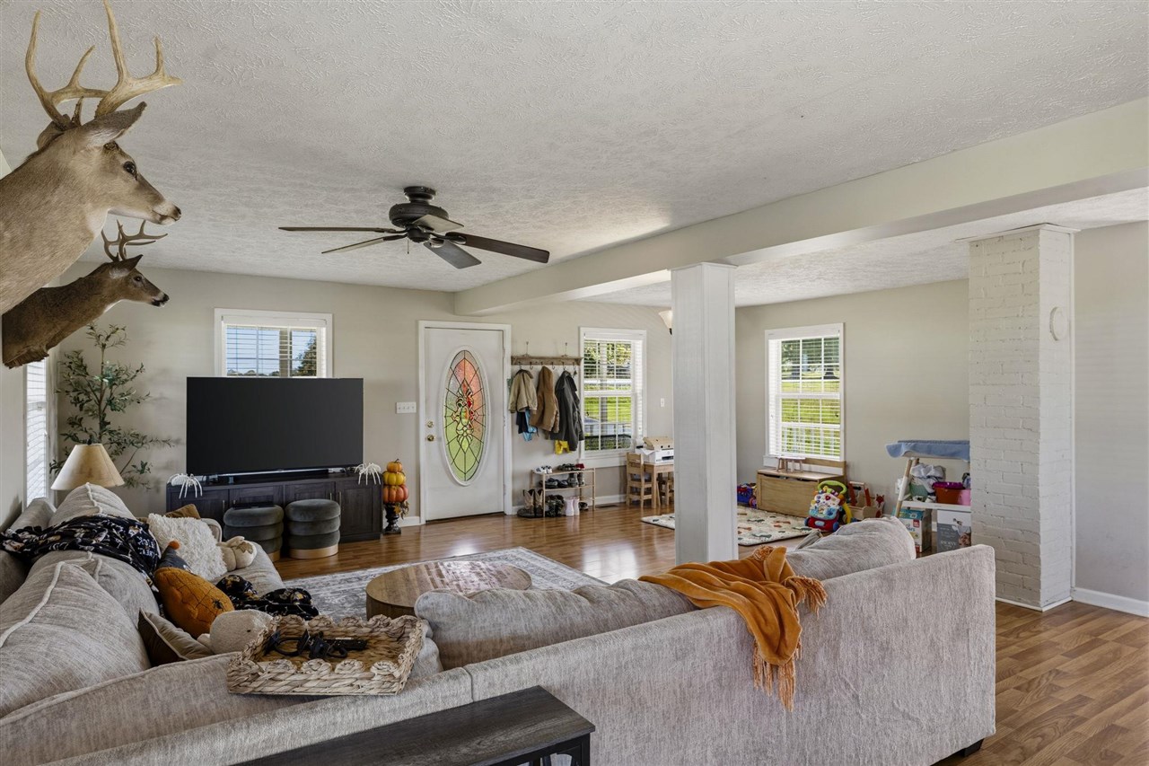 1303 Highway 1545 Property Photo 5