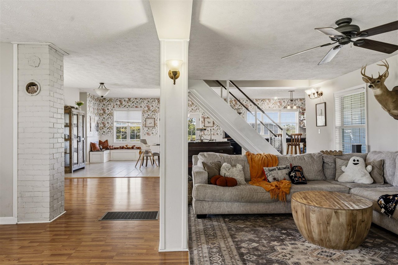 1303 Highway 1545 Property Photo 8