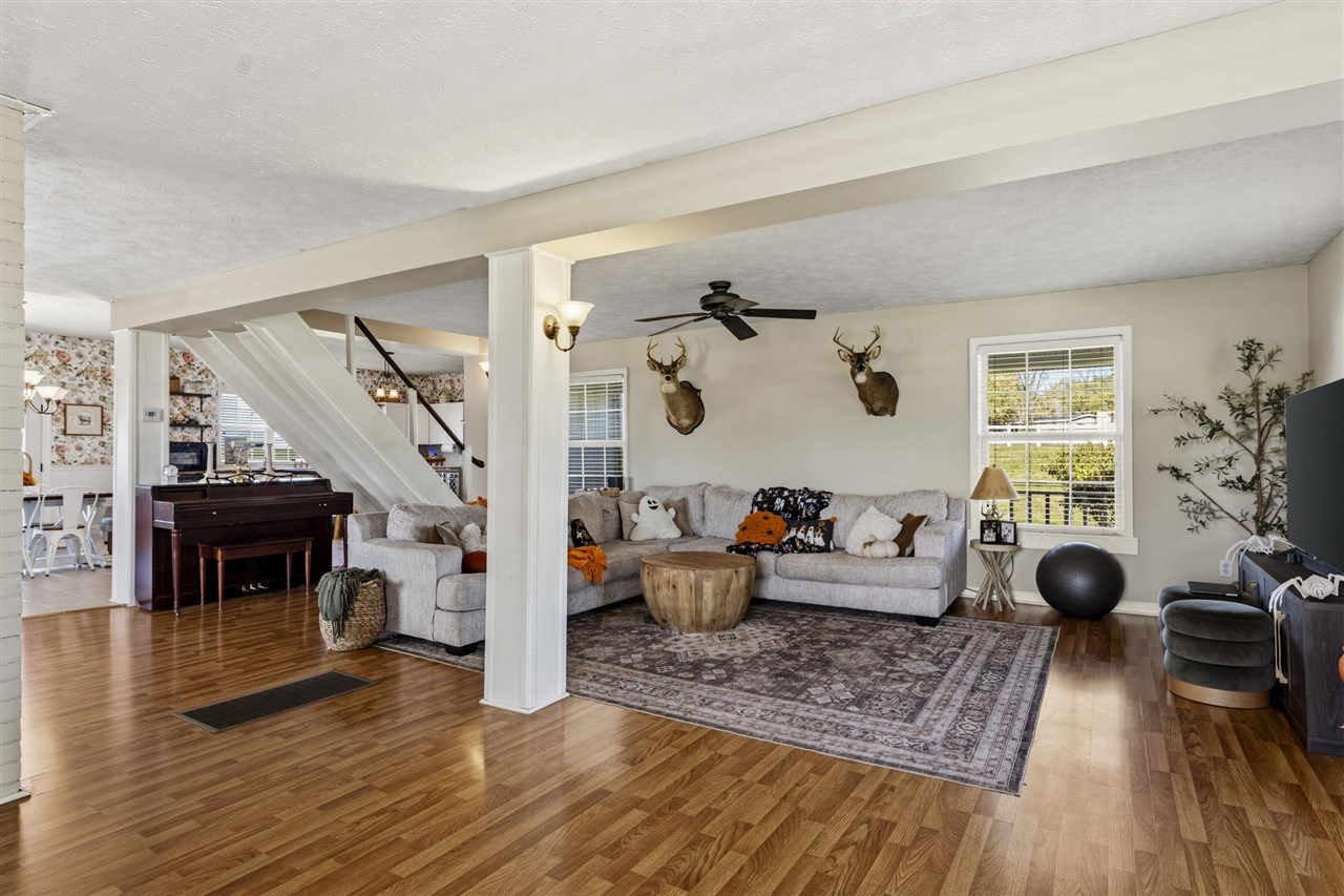 1303 Highway 1545 Property Photo 9