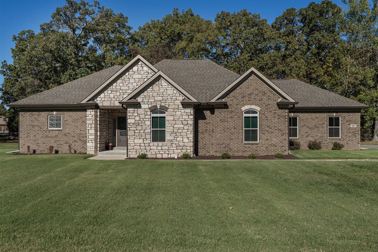 107 Oaktree Lane Property Photo 1