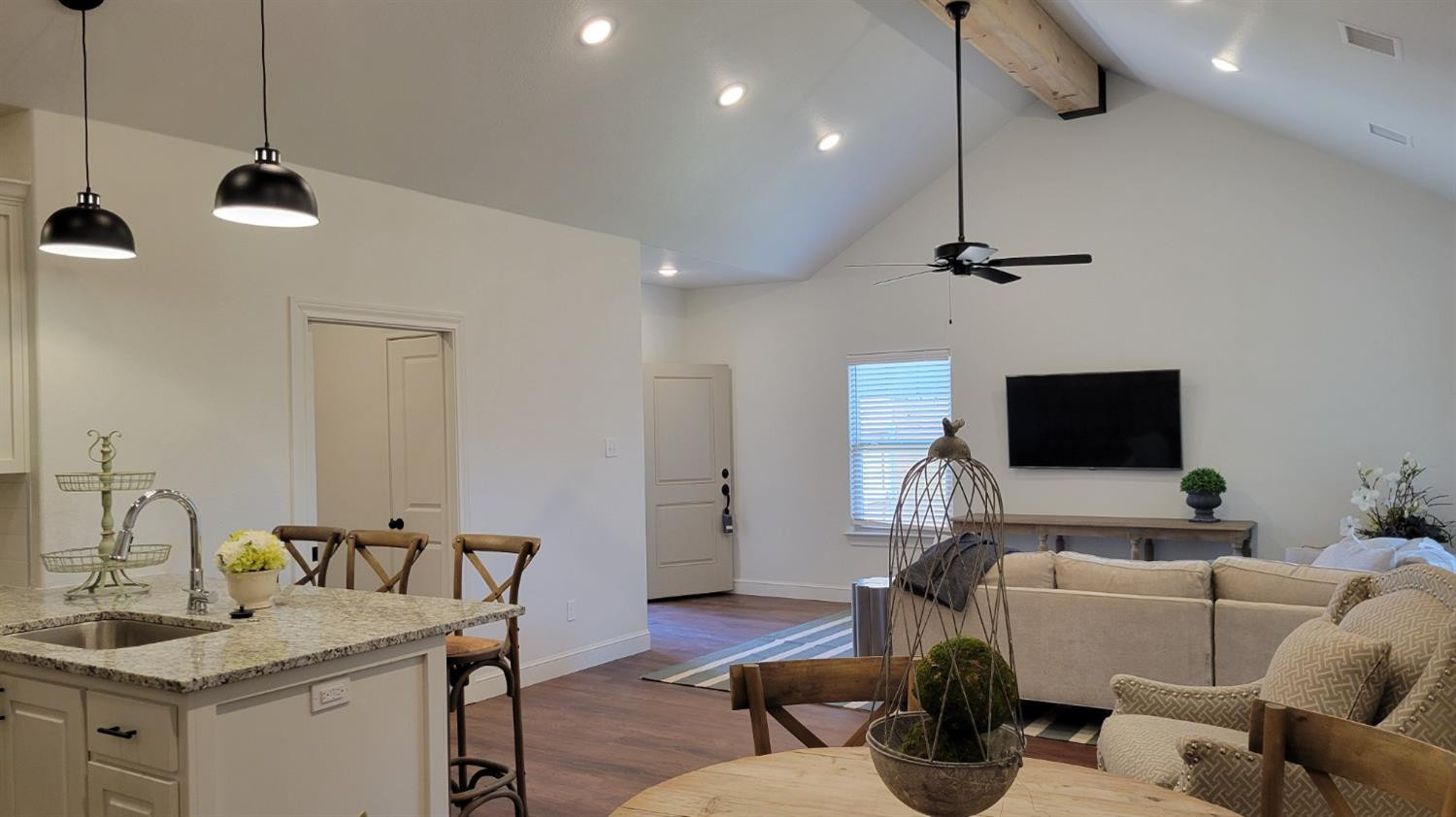 7120 Package Property Street Property Photo