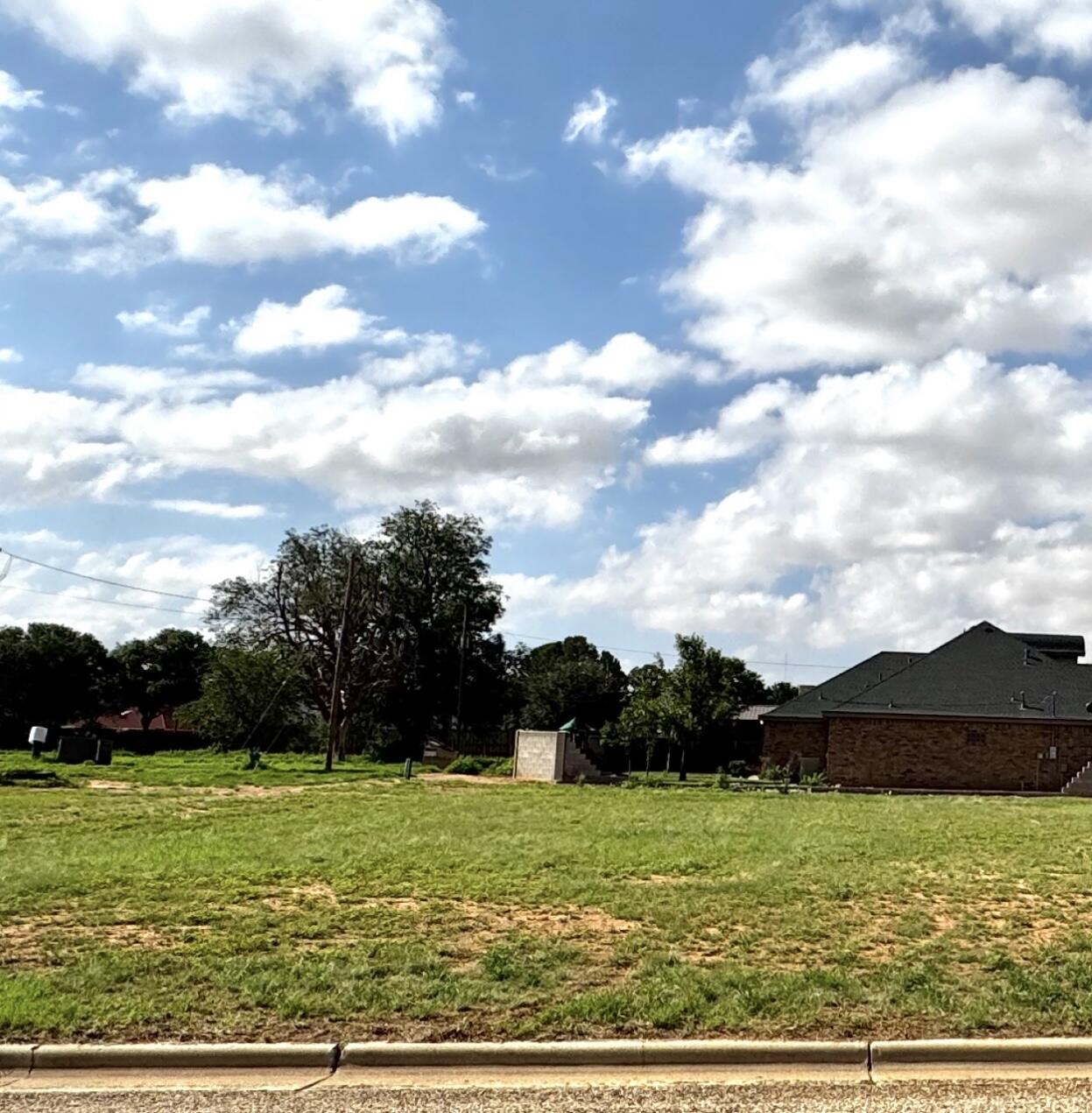 2300 Juniper Drive Property Photo 2