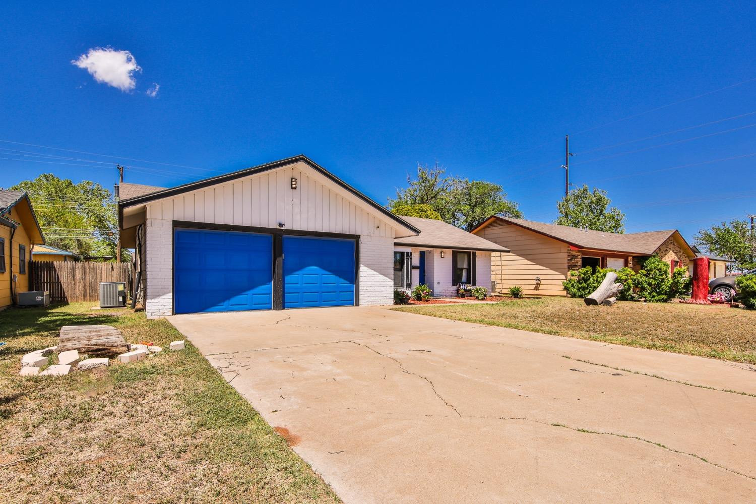 1606 70th Place Property Photo 2