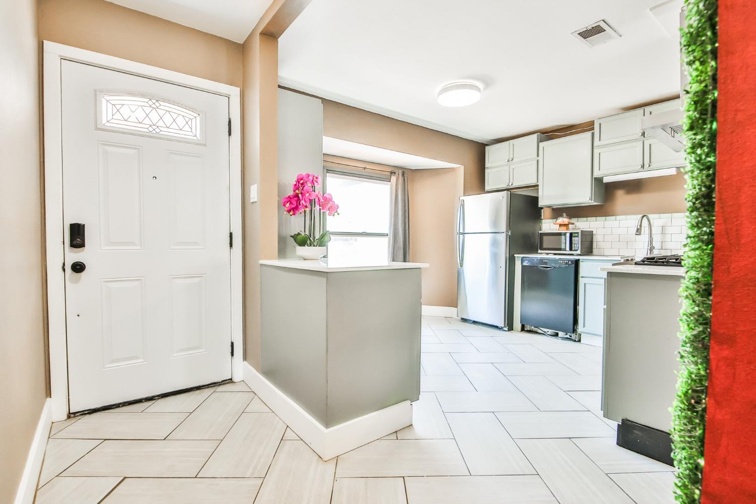 1606 70th Place Property Photo 3