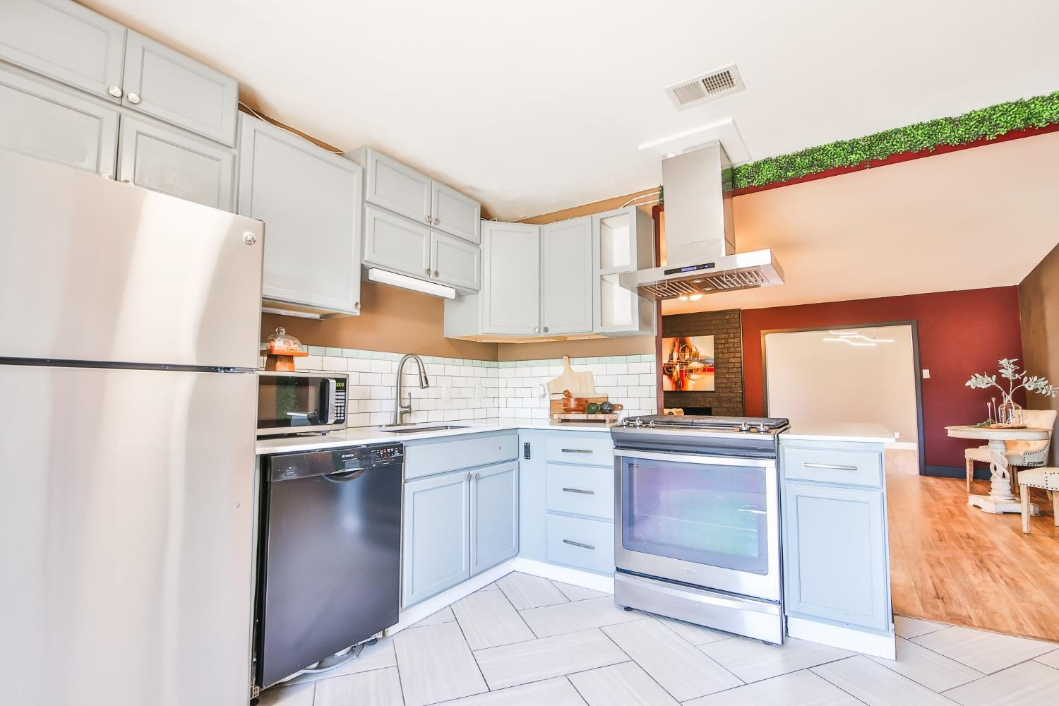 1606 70th Place Property Photo 5