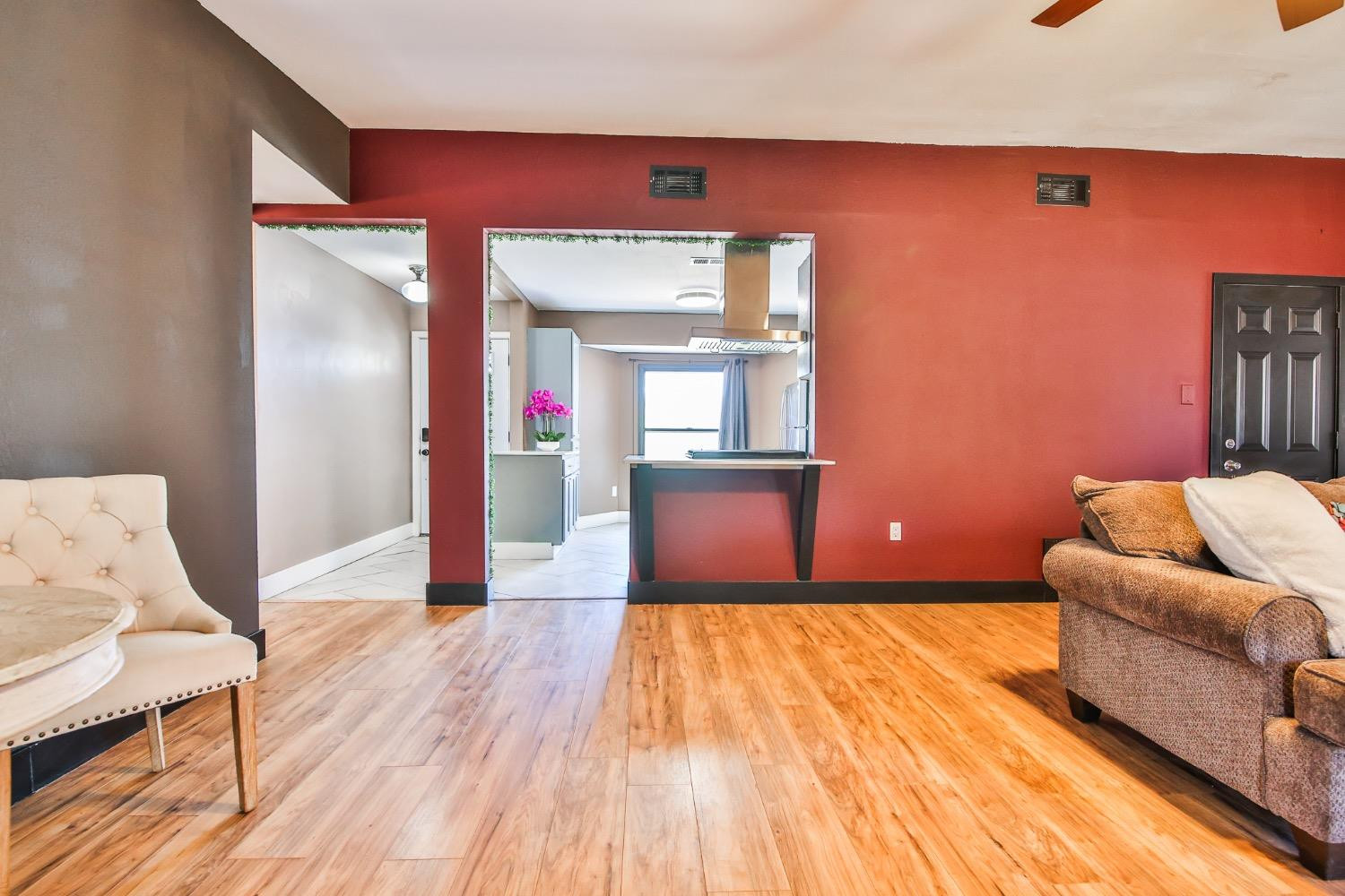 1606 70th Place Property Photo 7