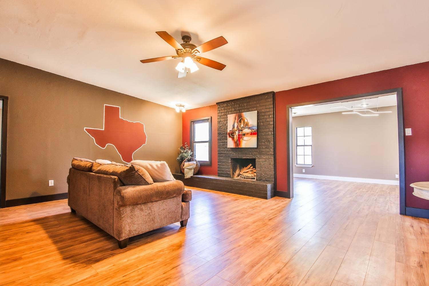 1606 70th Place Property Photo 8