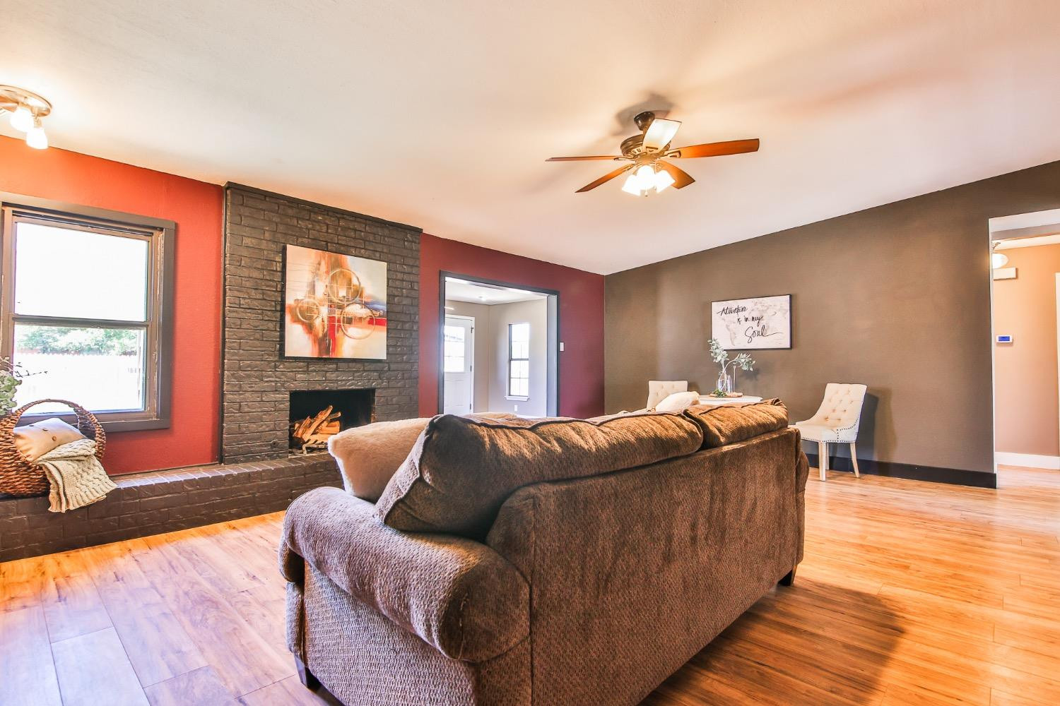 1606 70th Place Property Photo 9