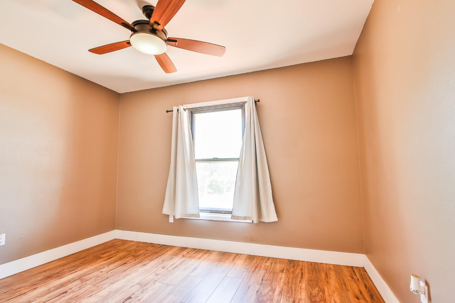 1606 70th Place Property Photo 17
