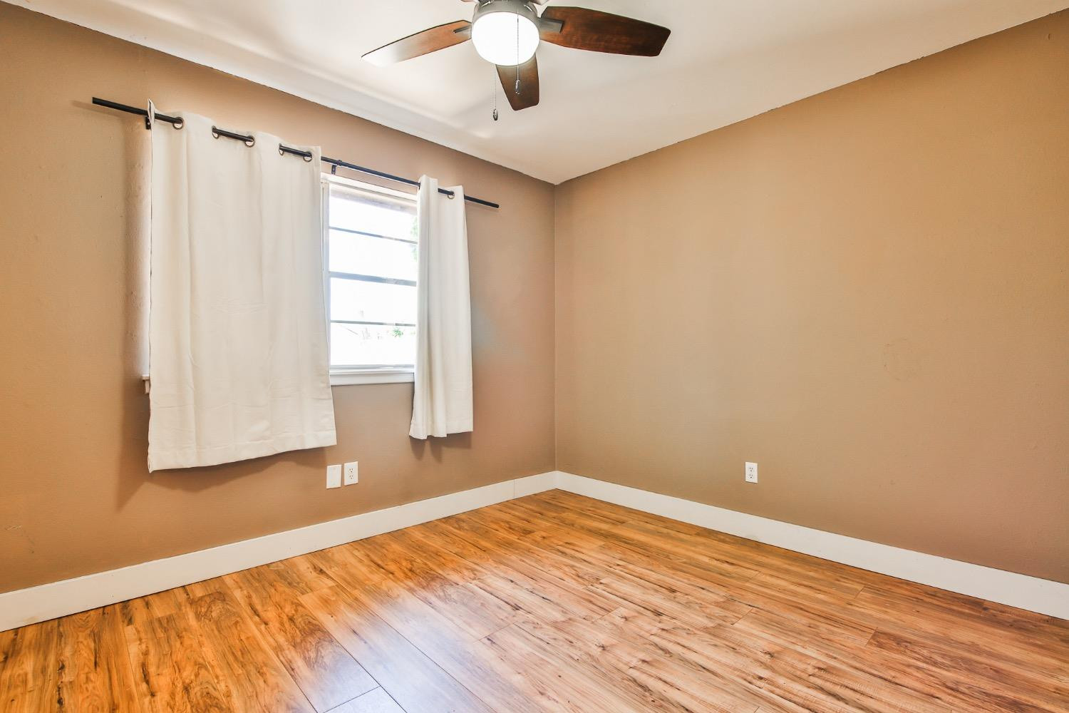 1606 70th Place Property Photo 24