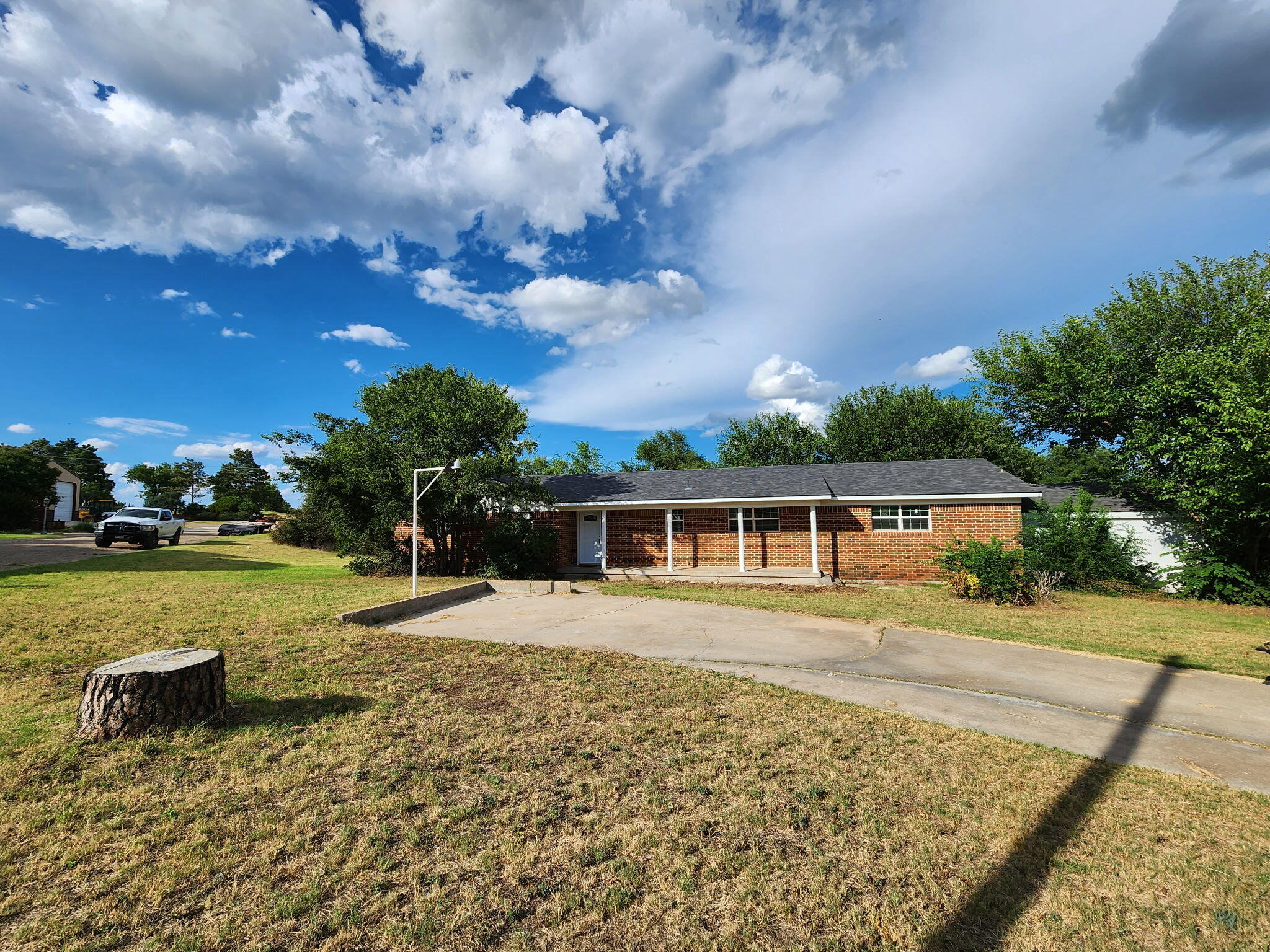 602 N Cypress