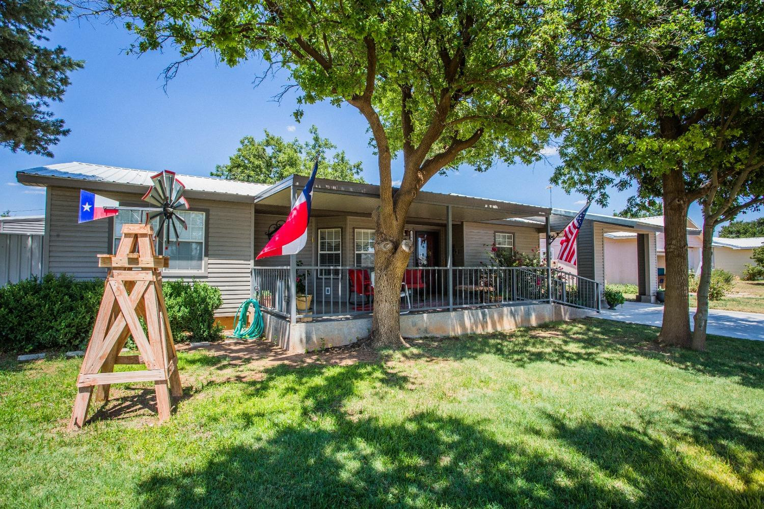 1208 15th Street Property Photo 2