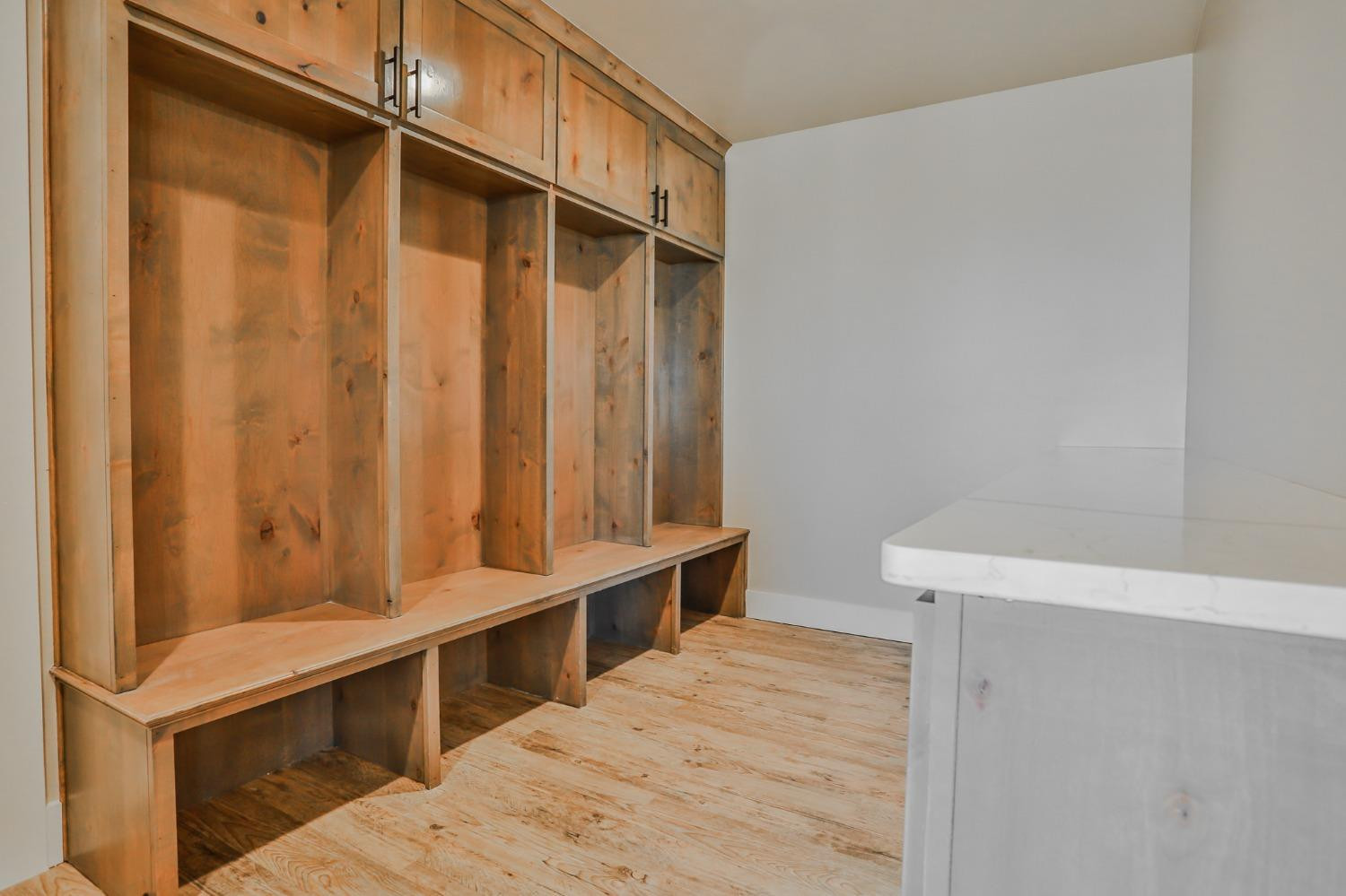 9514 E County Road 5300 Property Photo 13