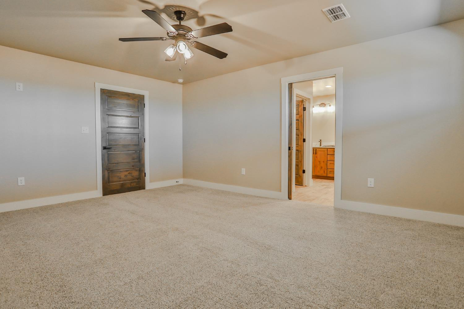 9514 E County Road 5300 Property Photo 26