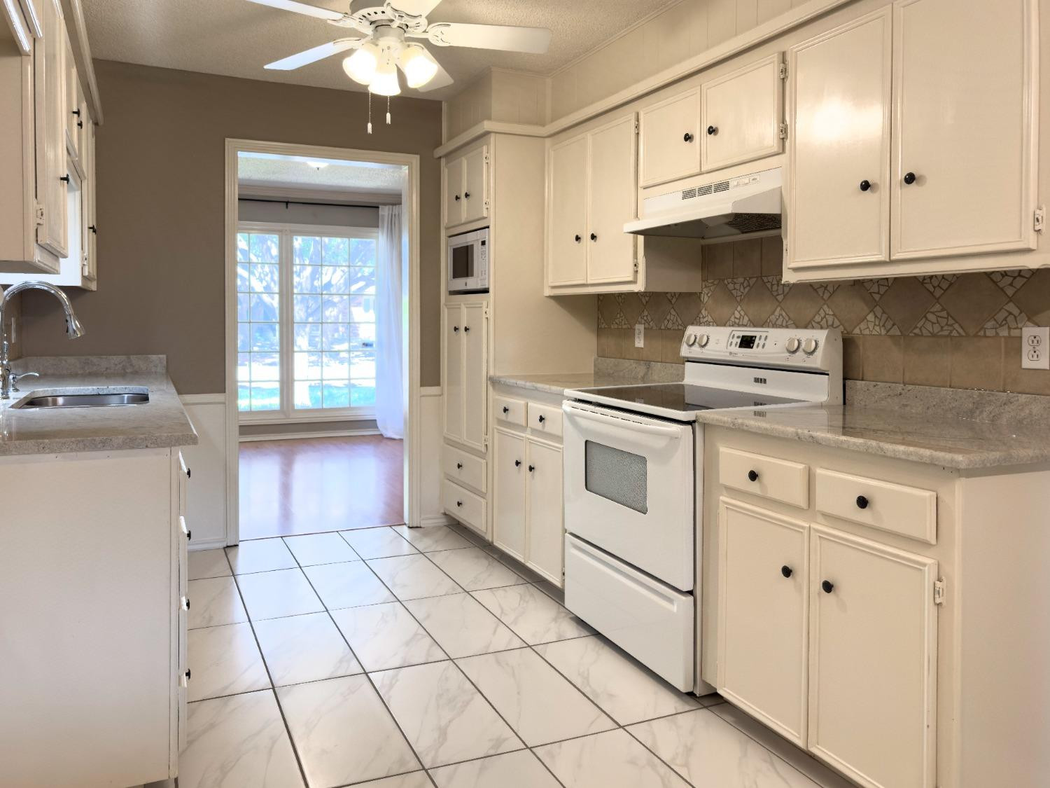 5523 76th Street Property Photo 8