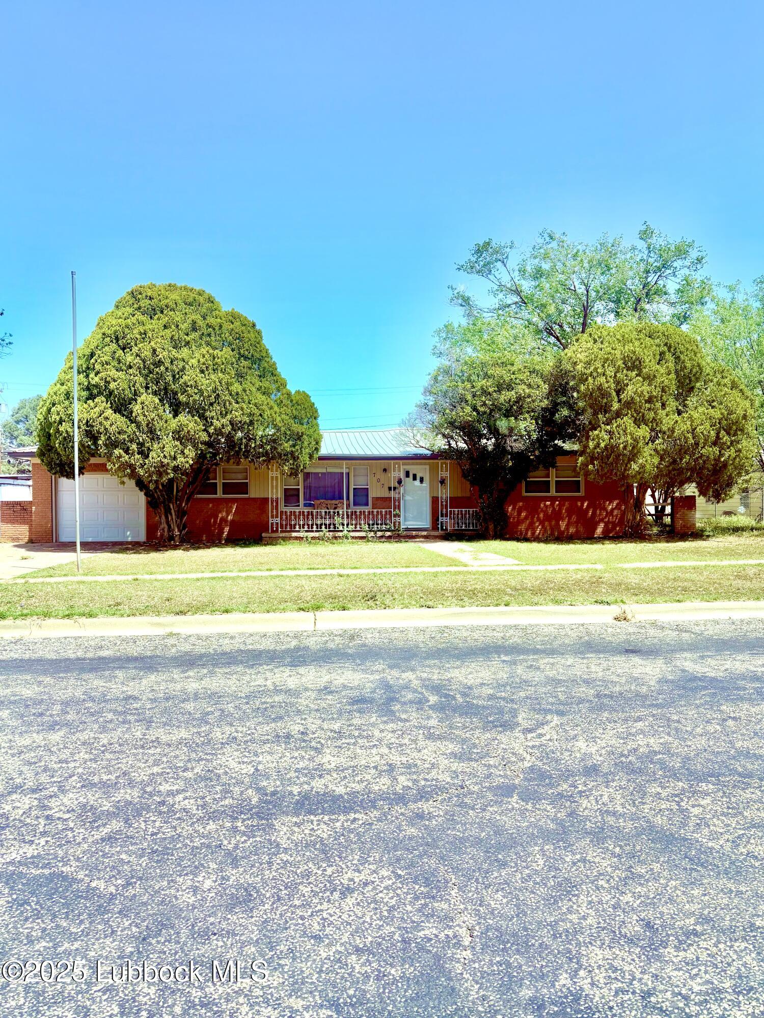 707 E Tate Street Property Photo 1