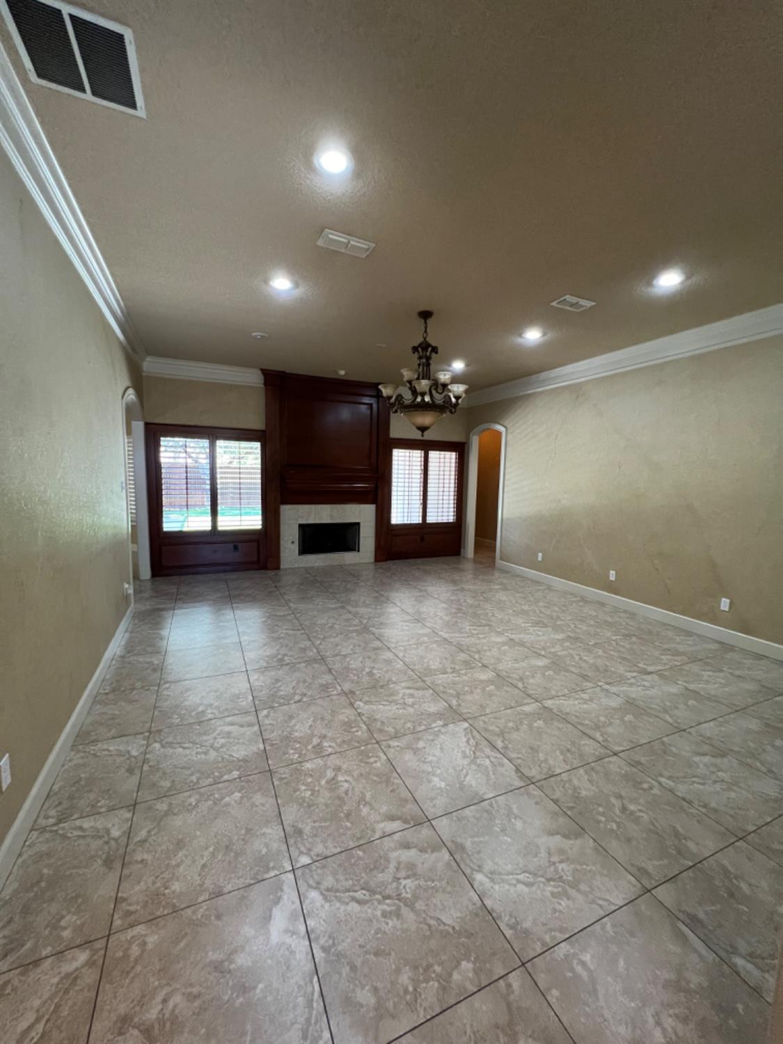 3912 S 100th Place Property Photo 3