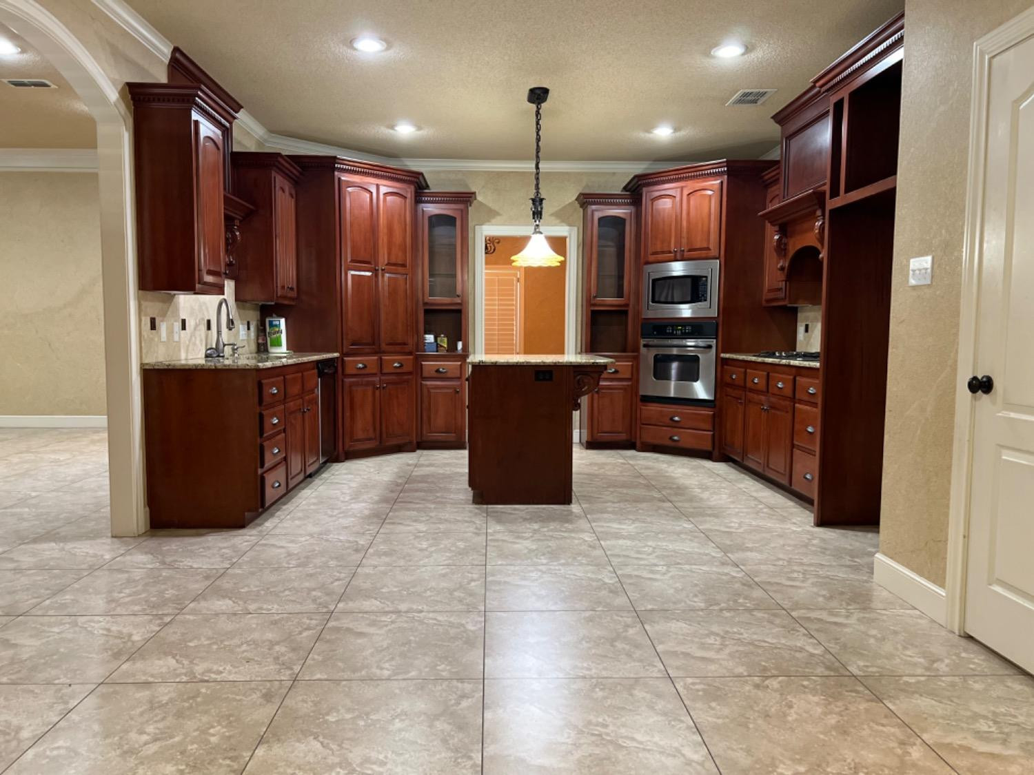 3912 S 100th Place Property Photo 4