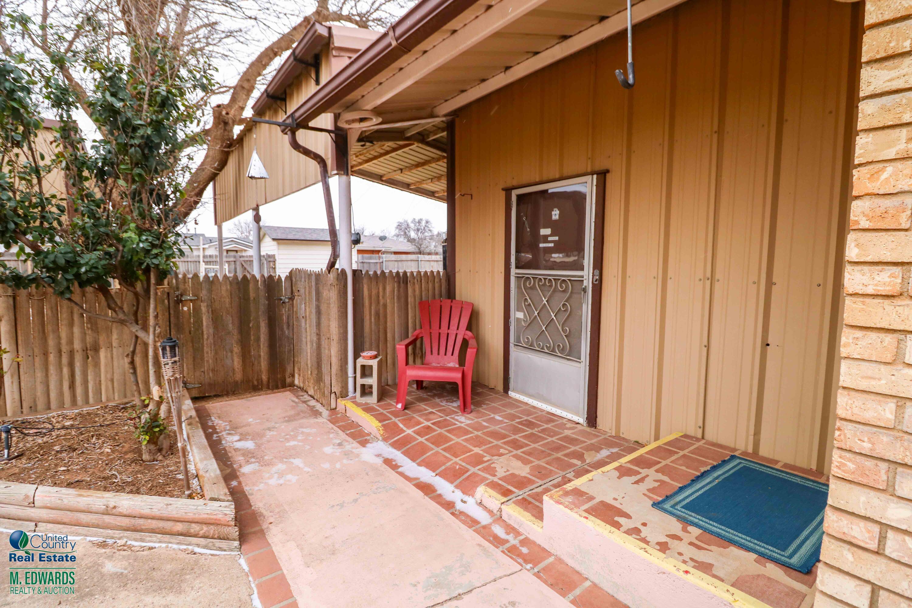 402 E 18th Street Property Photo 23