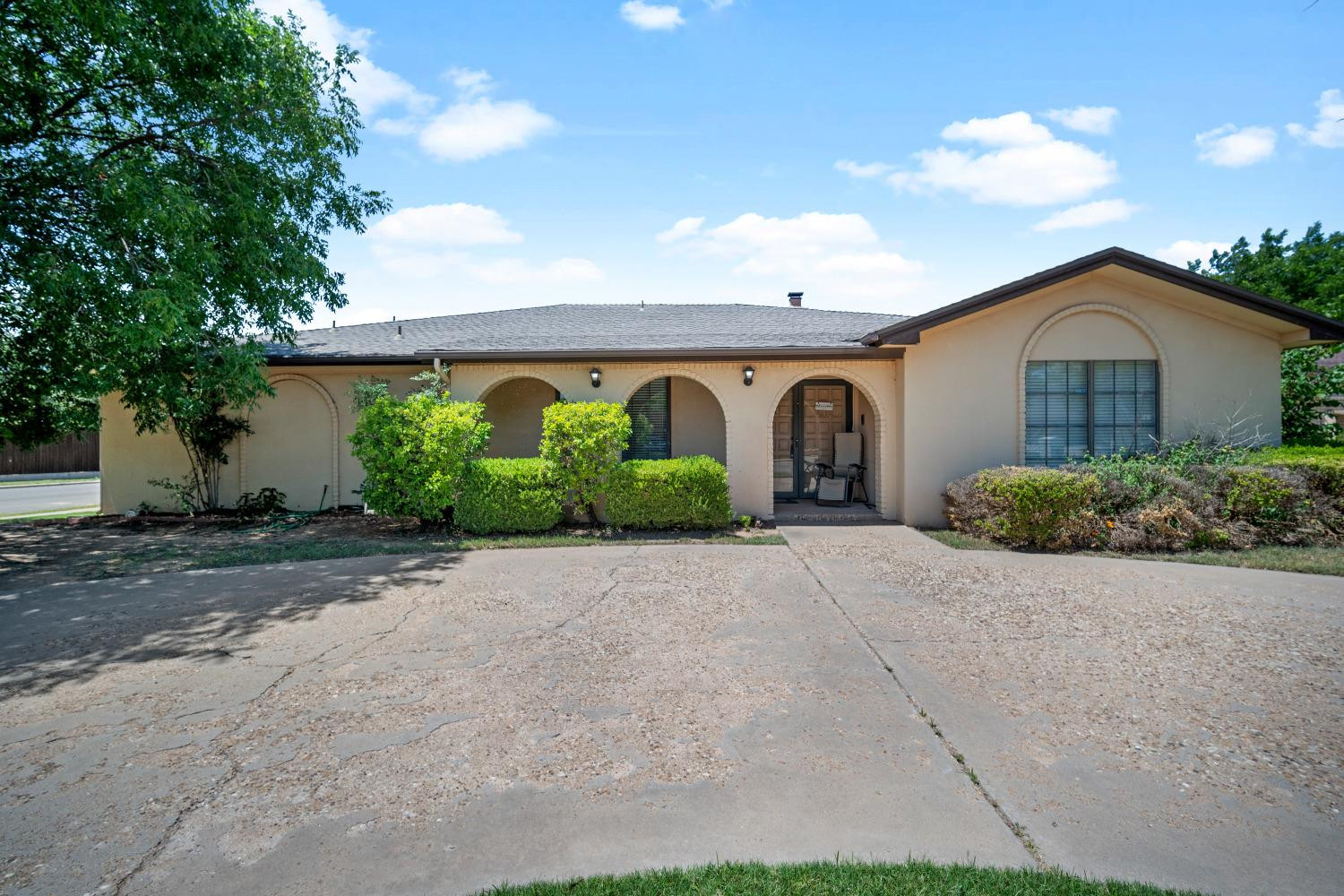 8512 Louisville Drive Property Photo 1