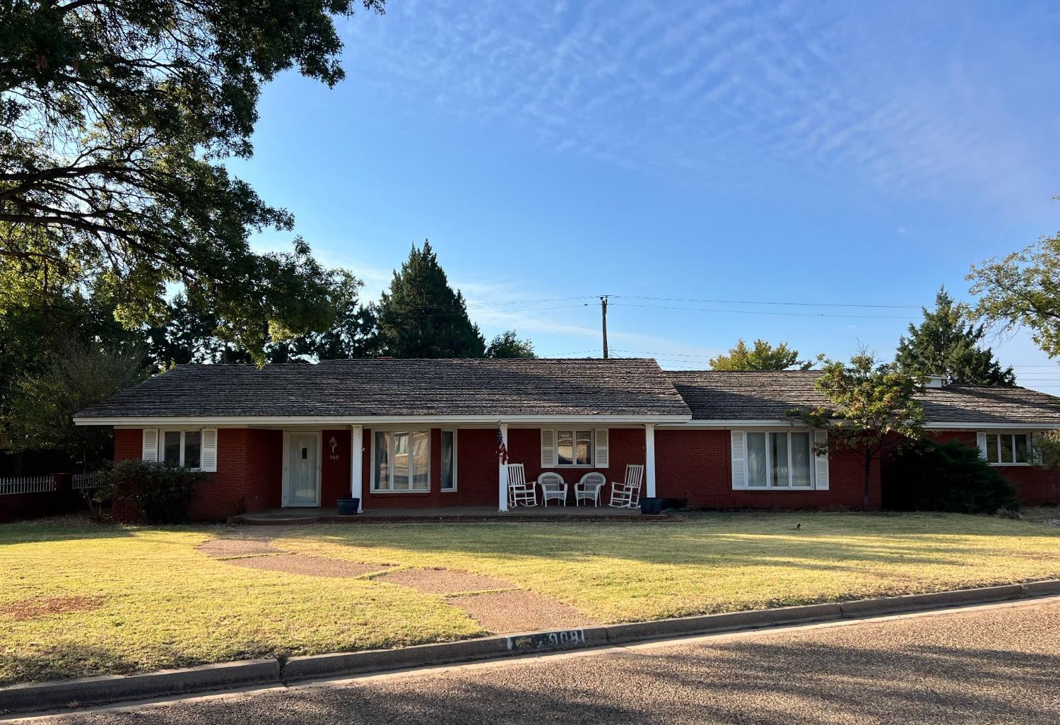 908 6th Property Photo 1