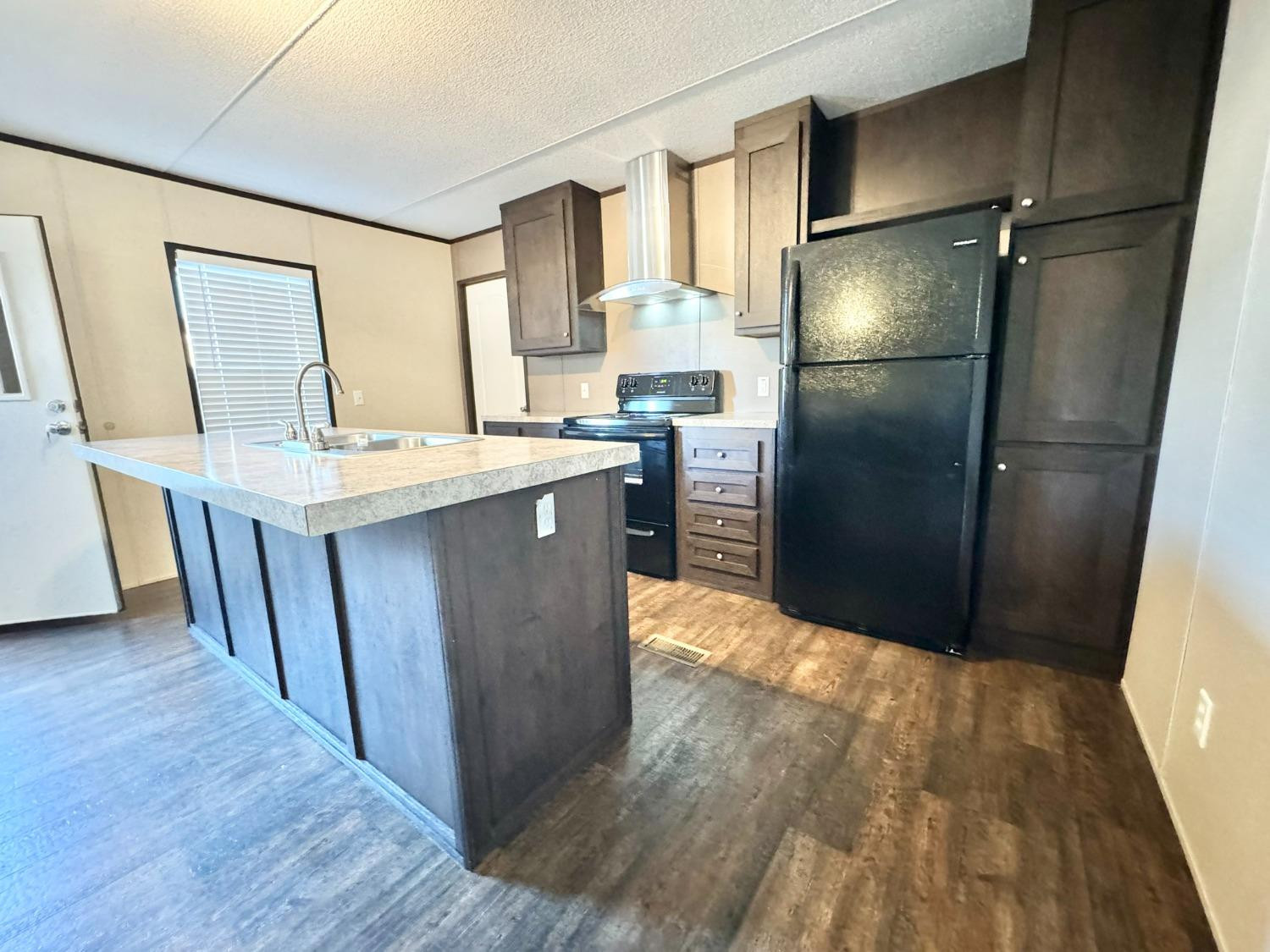 306 3rd Street Property Photo 9