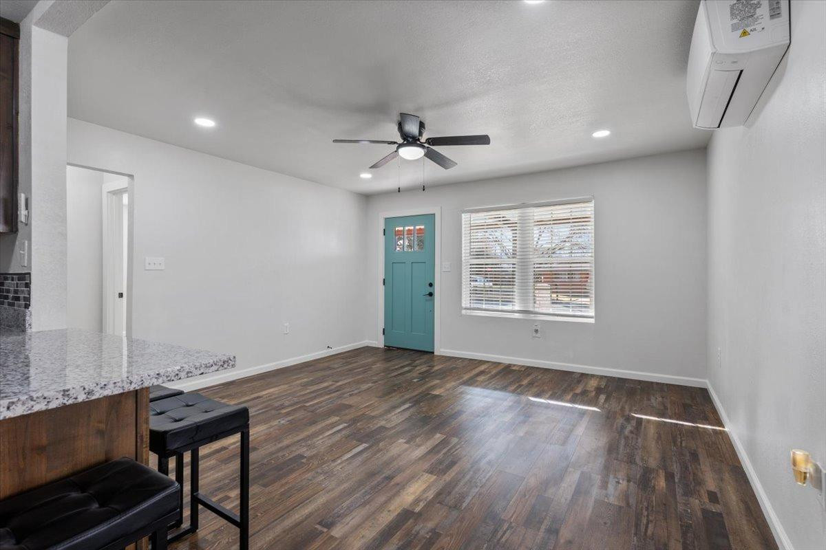 321 E 16th Street Property Photo 5