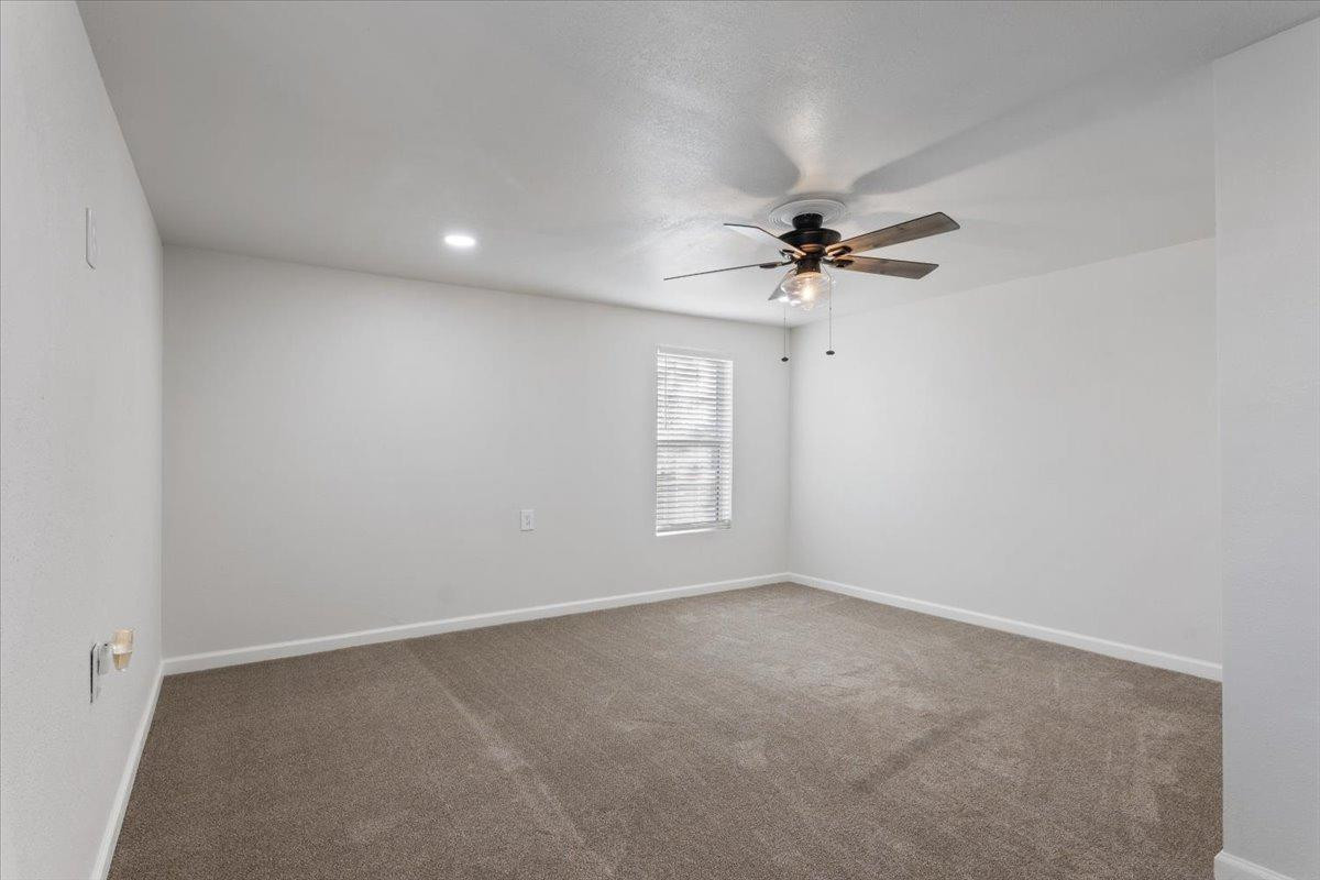 321 E 16th Street Property Photo 9