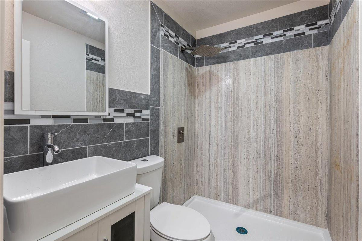 321 E 16th Street Property Photo 13