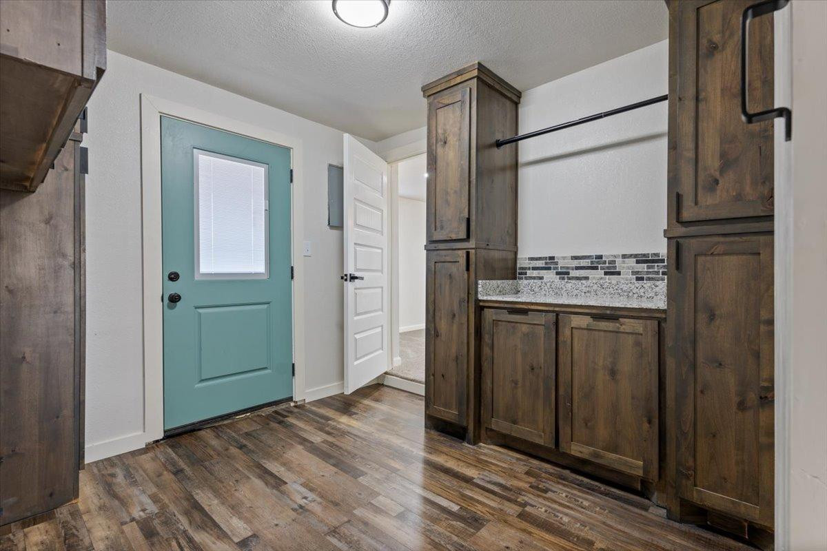 321 E 16th Street Property Photo 17