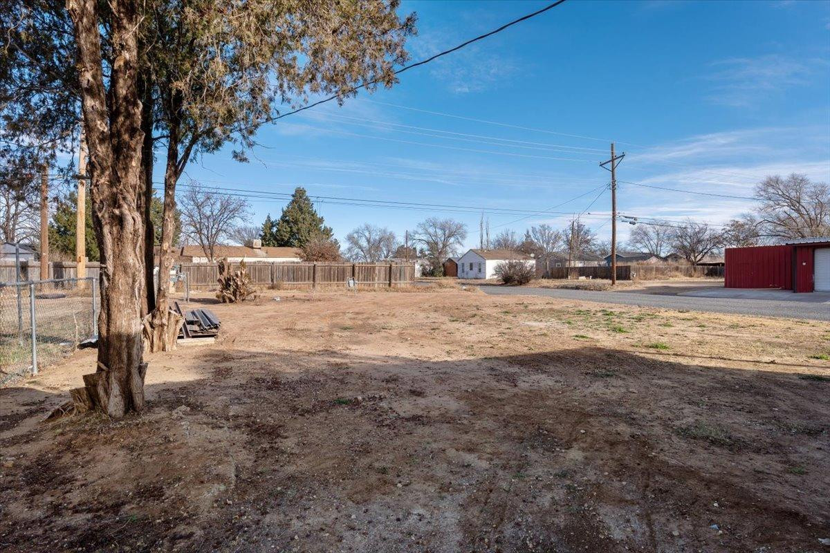 321 E 16th Street Property Photo 18
