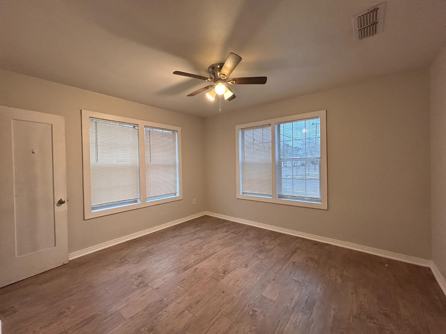 1925 26th Property Photo 8