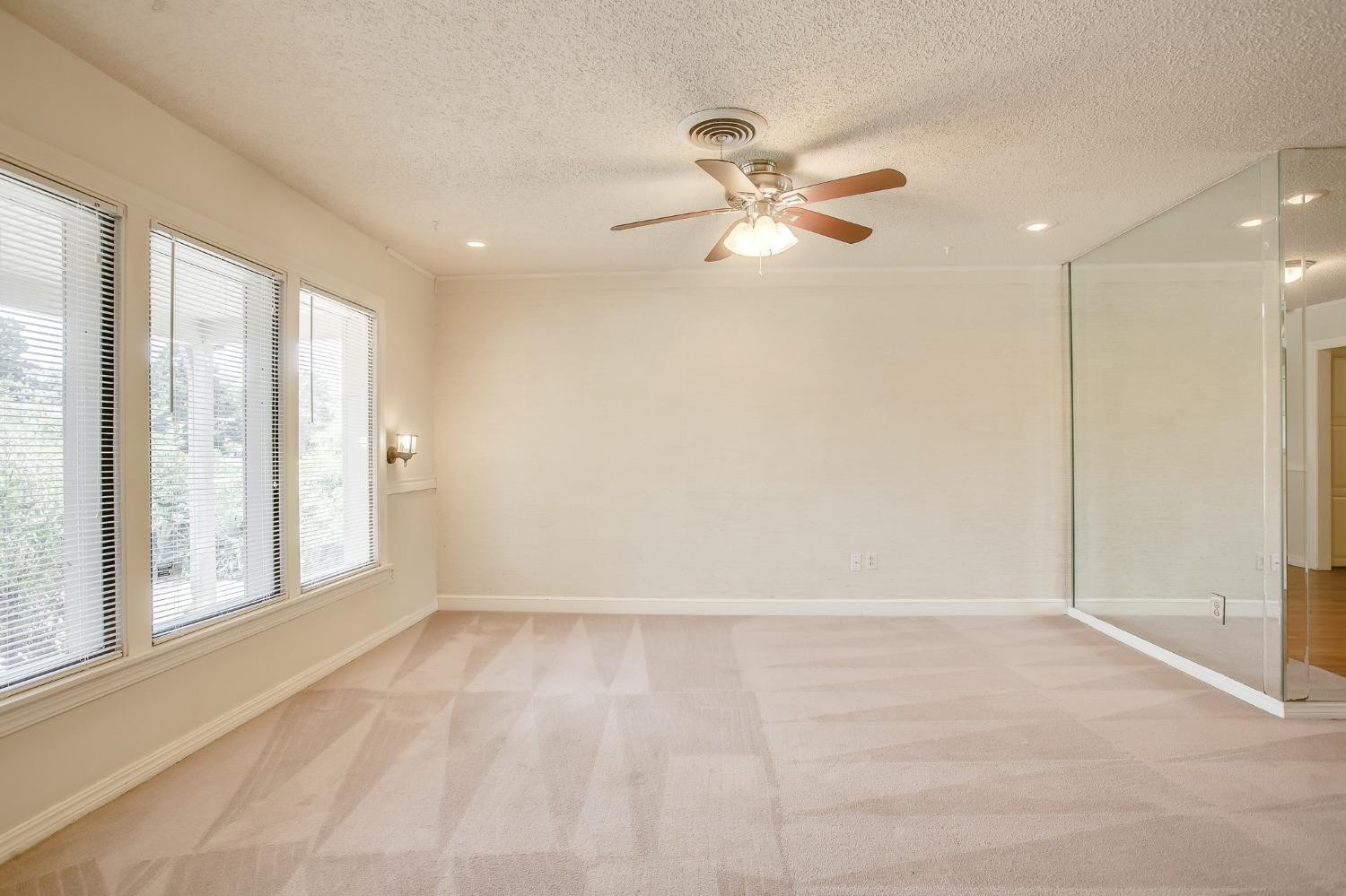 2612 32nd Street Property Photo 4