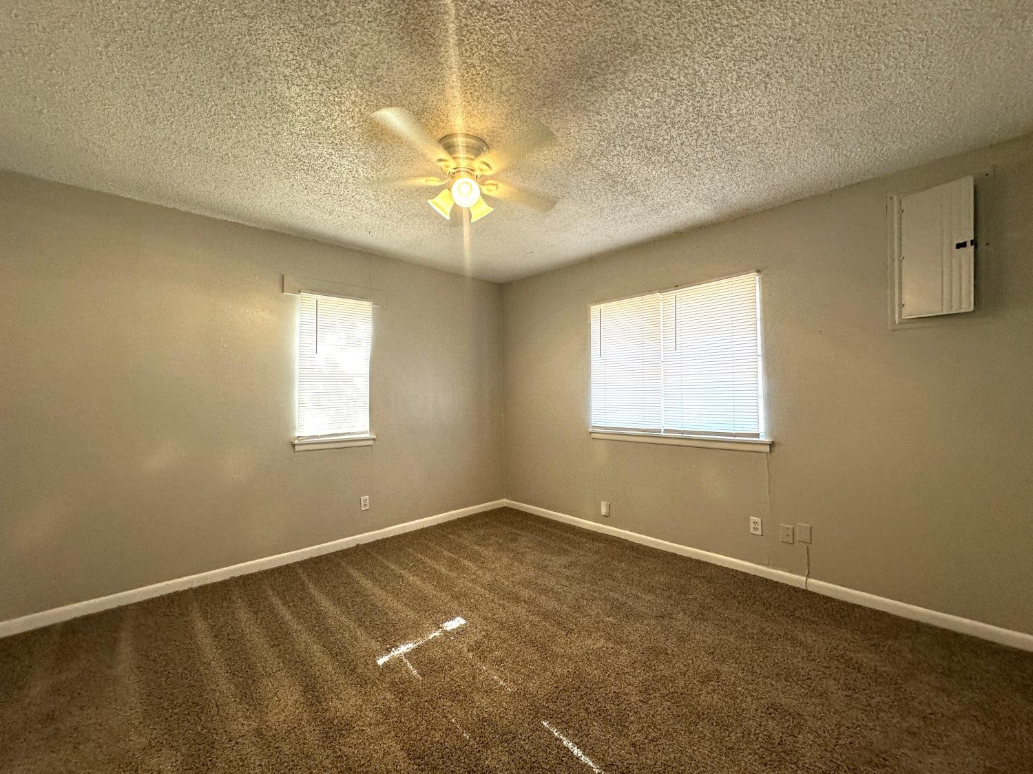 5005 39th Street Property Photo 4